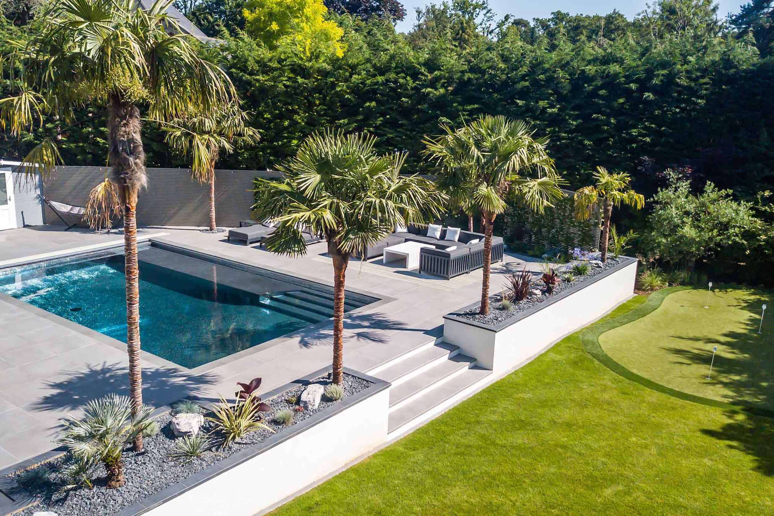 Building contractor garden landscaper website designer agency London company web developers for builders roofers Mayfair Soho Kensington Chelsea
